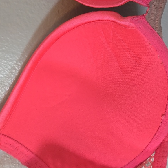Victoria's Secret | Bright Pink Lace Bra Size 36C - Picture 5 of 8